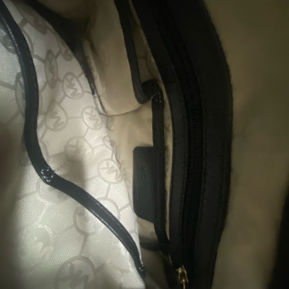 MK Hamilton Handbag - Picture 8 of 15